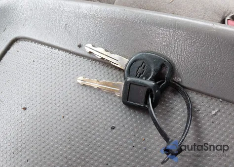 2000 Chevrolet Silverado 2500 Ls from USA, damaged, VIN 1GCGC29U6YE330361